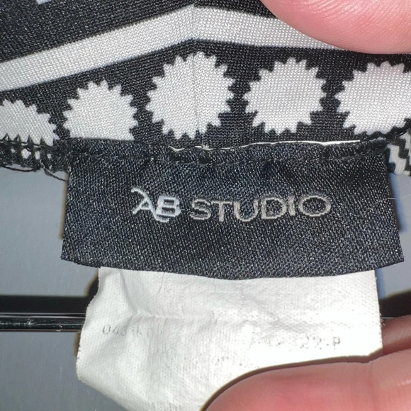 AB STUDIO pants. White and black boho pattern loose fitting size tag is faded. - Picture 4 of 5